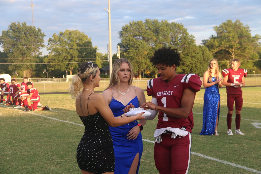 2022 Football Homecoming Queen, Chasity Young, presents the crown